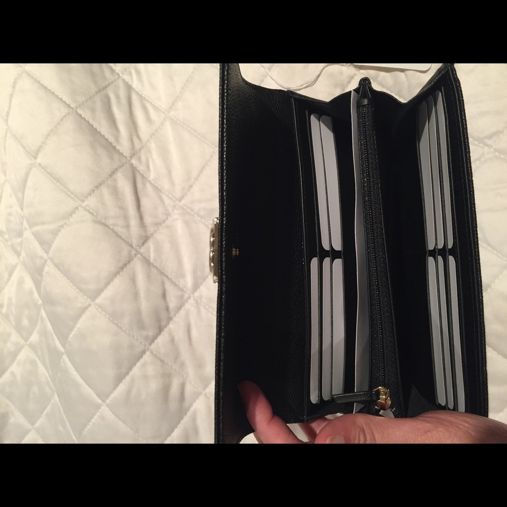 Brand new Chanel wallet - Picture 3 of 7
